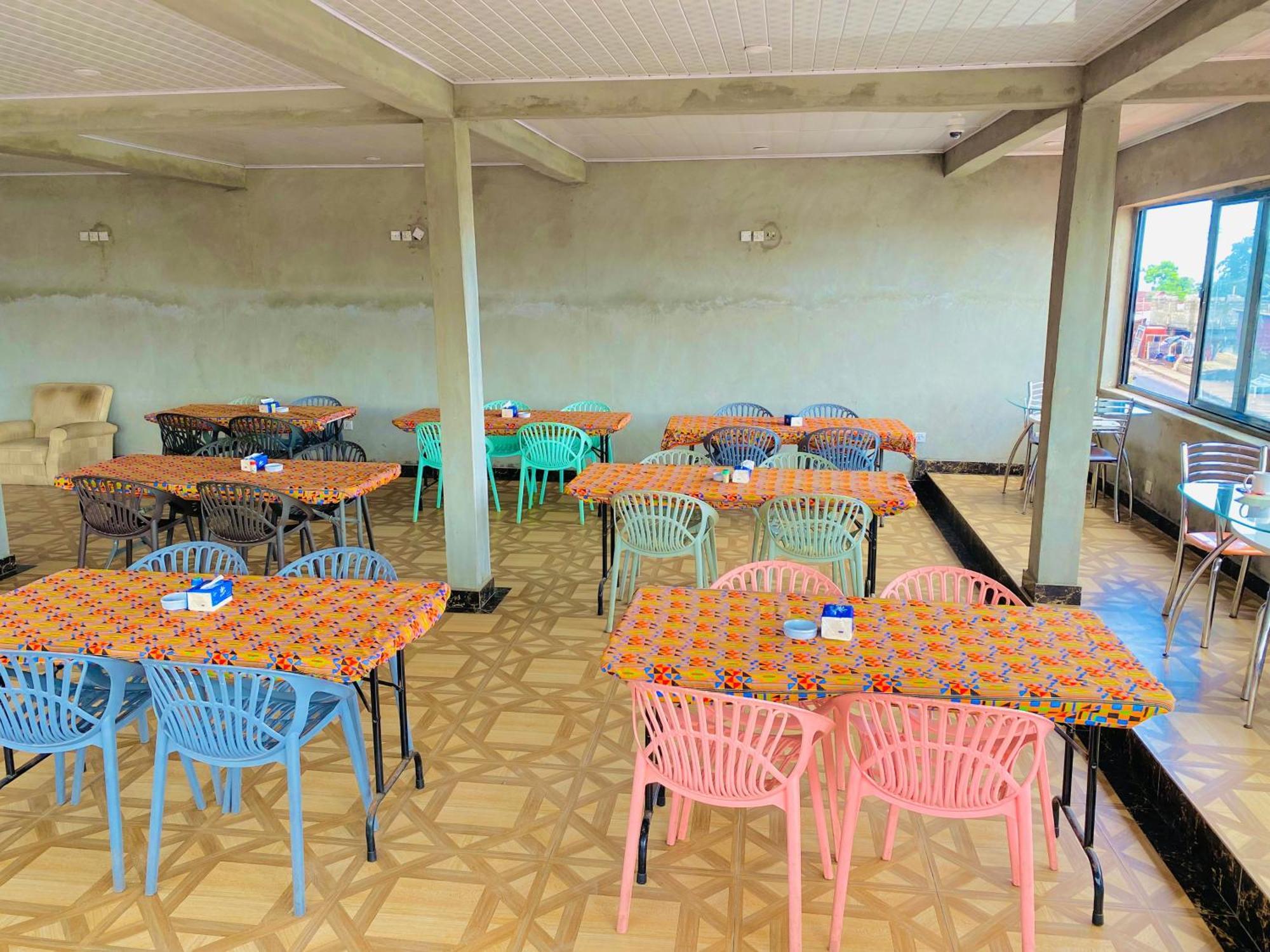 Jennabwa Lodge And Restaurant Freetown Buitenkant foto