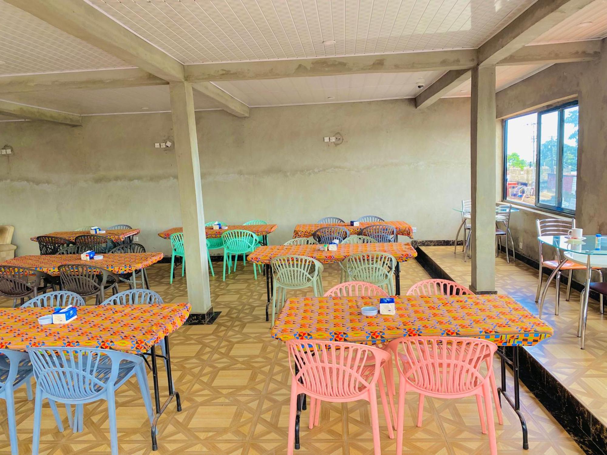 Jennabwa Lodge And Restaurant Freetown Buitenkant foto