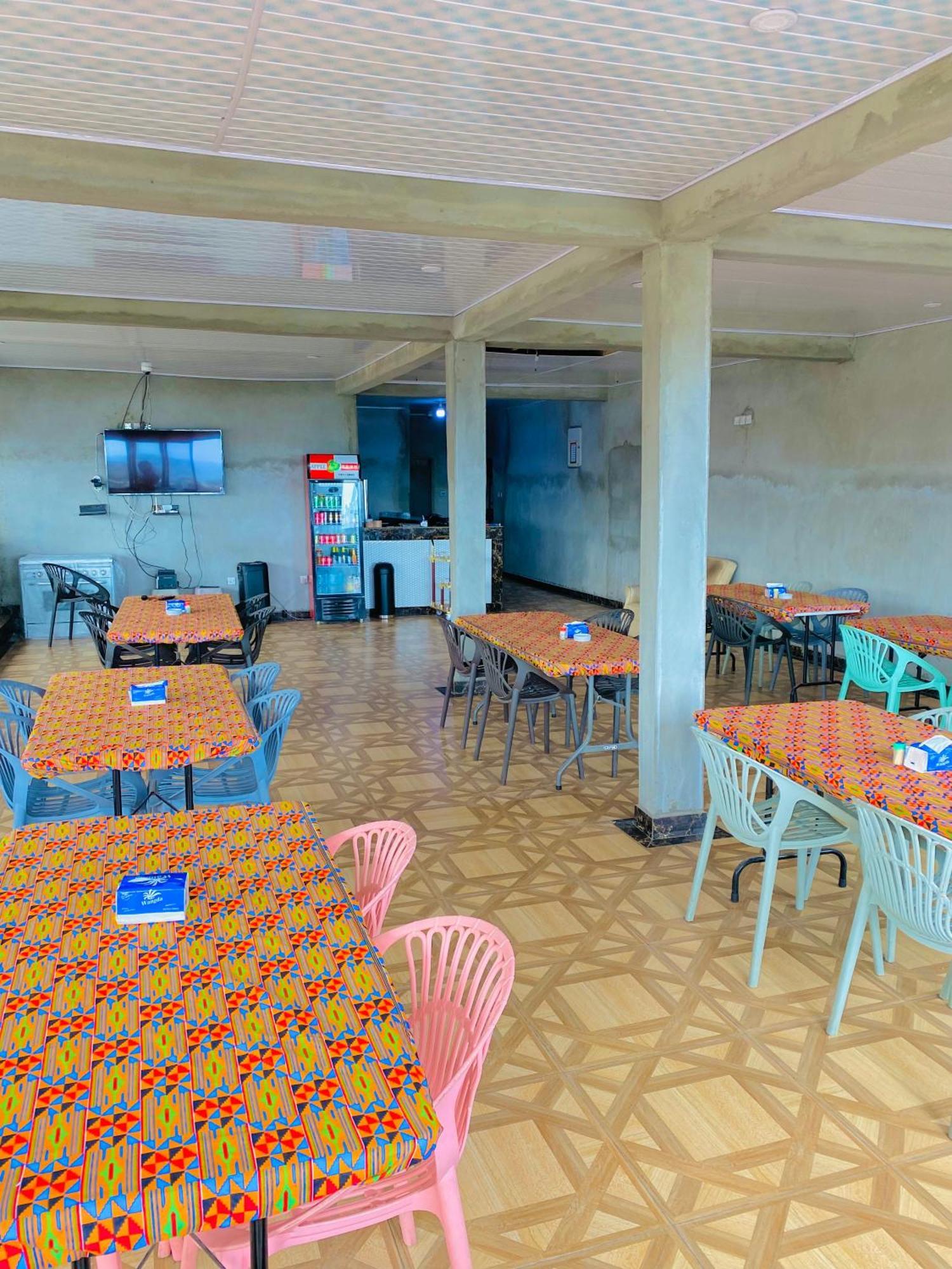 Jennabwa Lodge And Restaurant Freetown Buitenkant foto