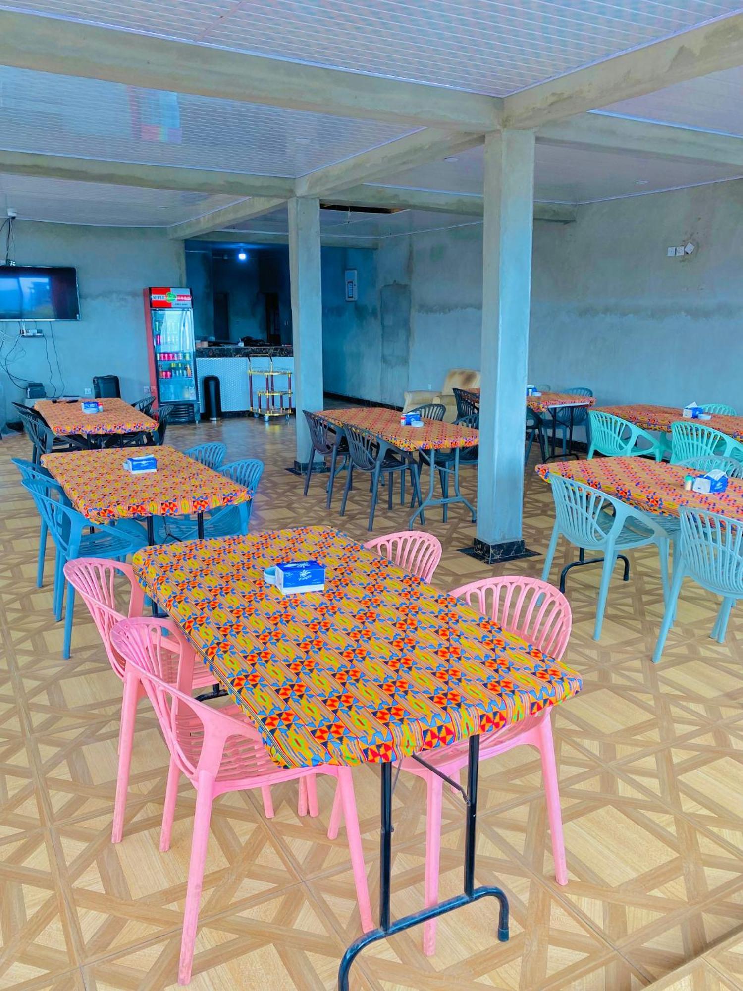Jennabwa Lodge And Restaurant Freetown Buitenkant foto
