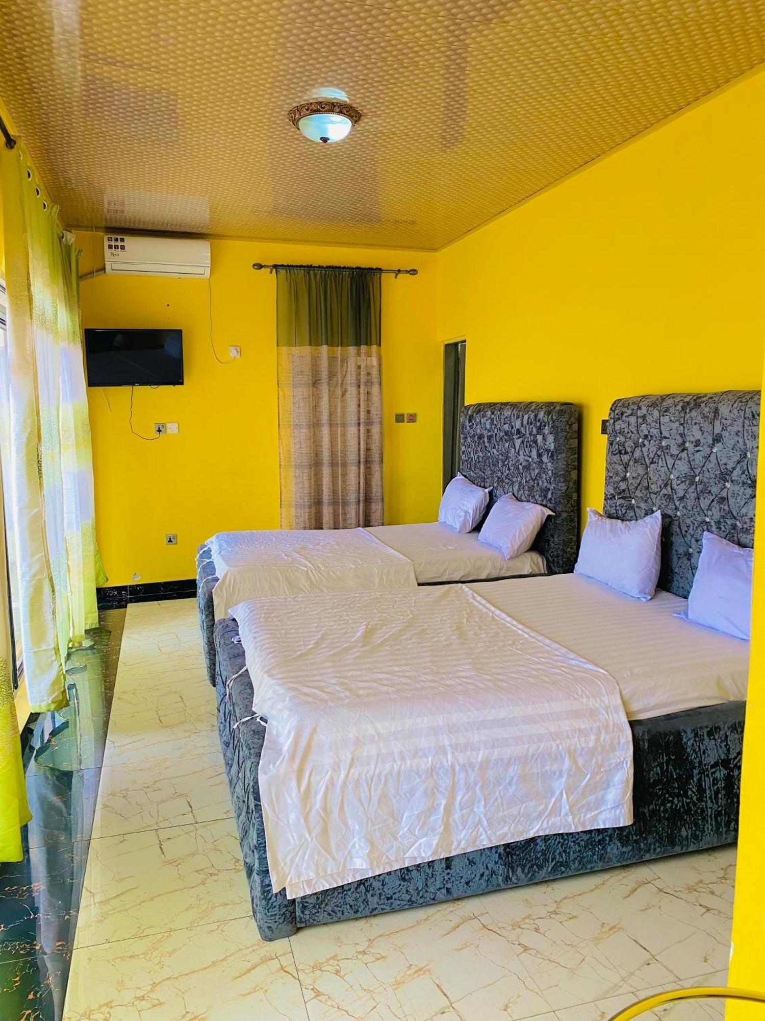 Jennabwa Lodge And Restaurant Freetown Buitenkant foto